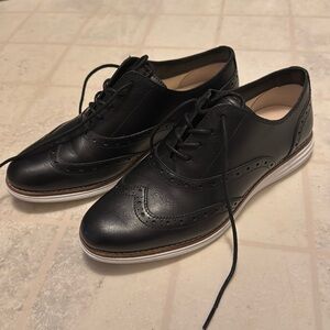 Women’s Cole Haan Wingtip Oxford, Black Leather, size 8